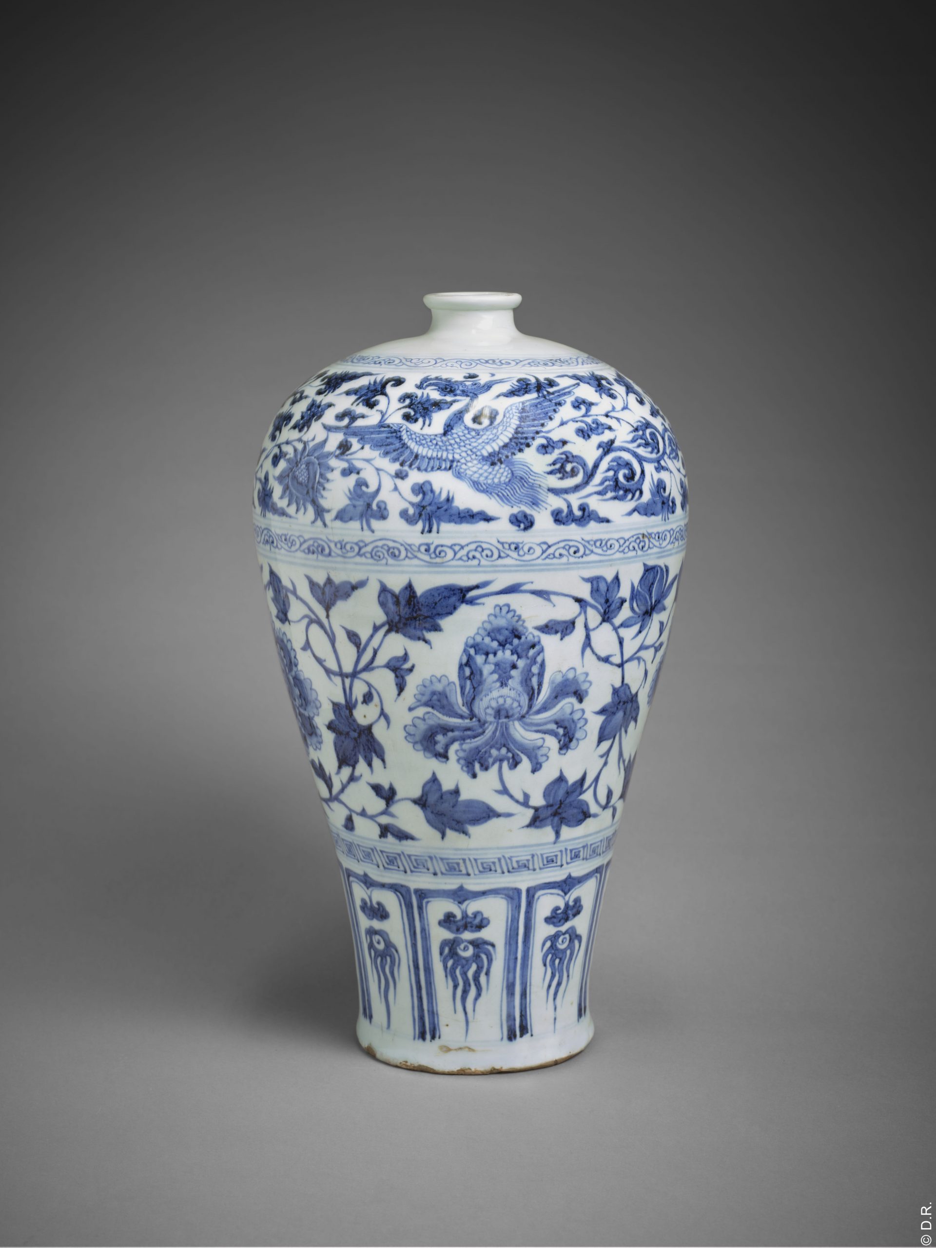Un exceptionnel vase chinois à décor bleu et blanc du milieu du 14e siècle rejoint la collection du Musée national des arts asiatiques